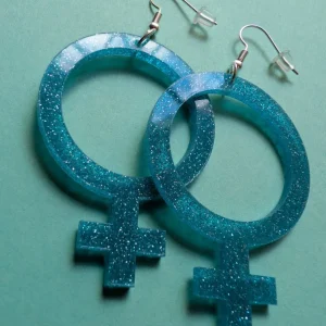Örhängen Feminist blå glitter 3 storlekar | Rino